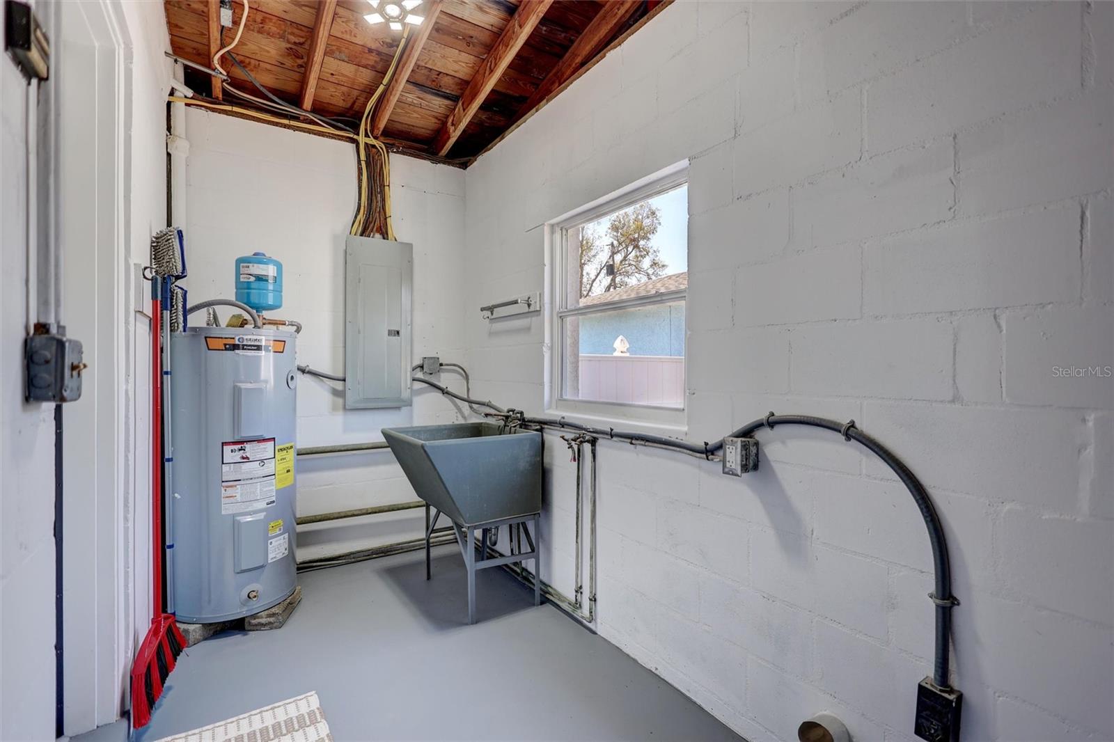 BAYOU HEIGHTS HANLONS - Residential