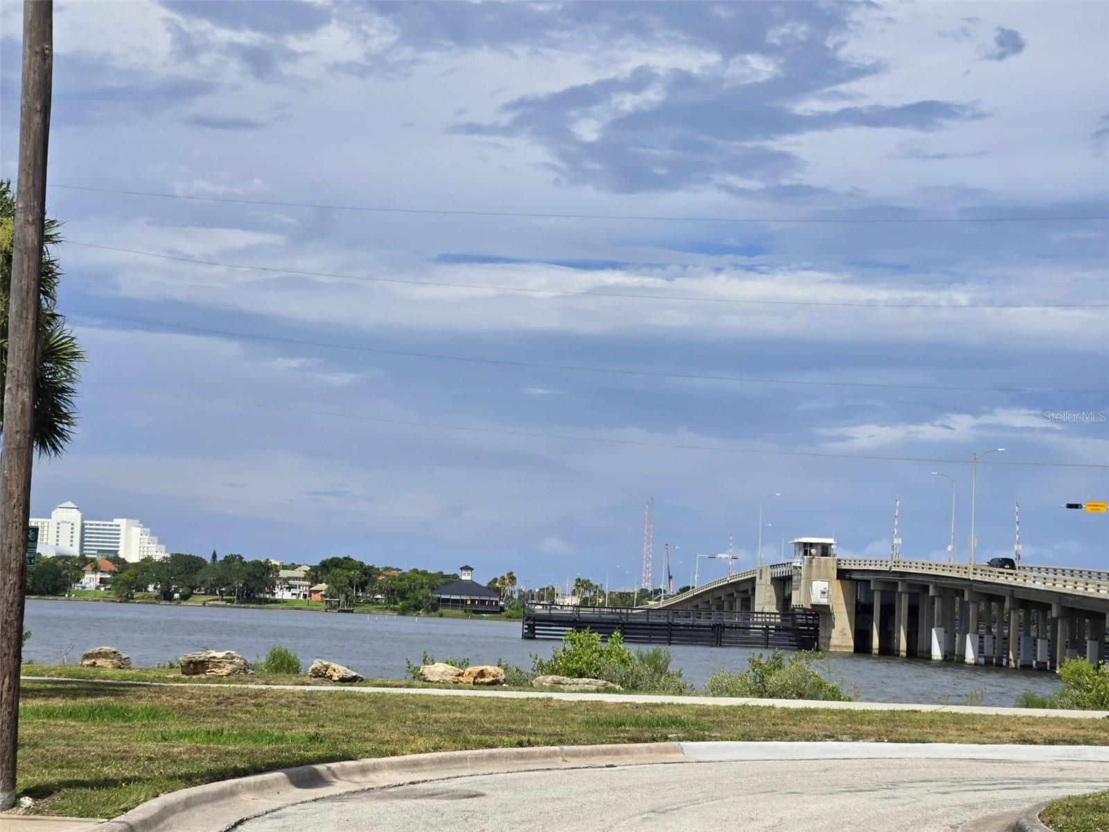 BUNGALOW COURT IN COLEMANS DAYTONA - Land