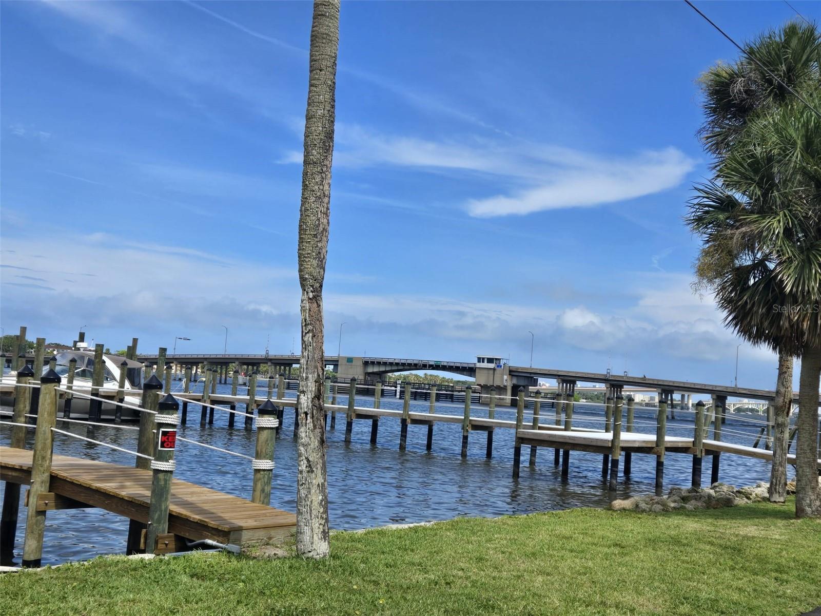 BUNGALOW COURT IN COLEMANS DAYTONA - Land