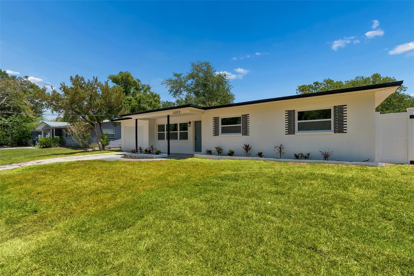 10229 N VALLE DRIVE