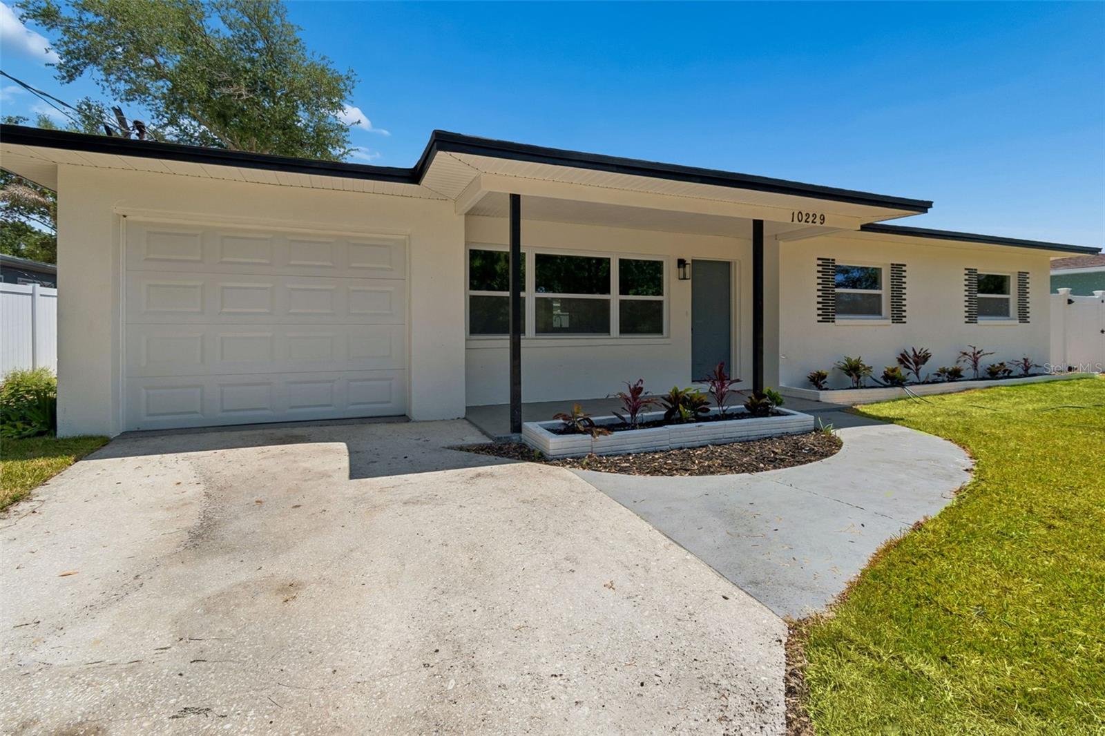 10229 N VALLE DRIVE