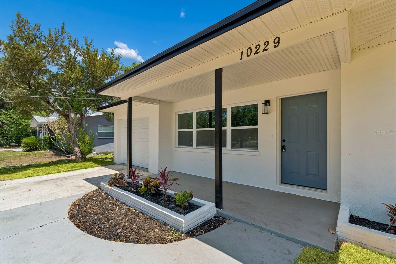 10229 N VALLE DRIVE