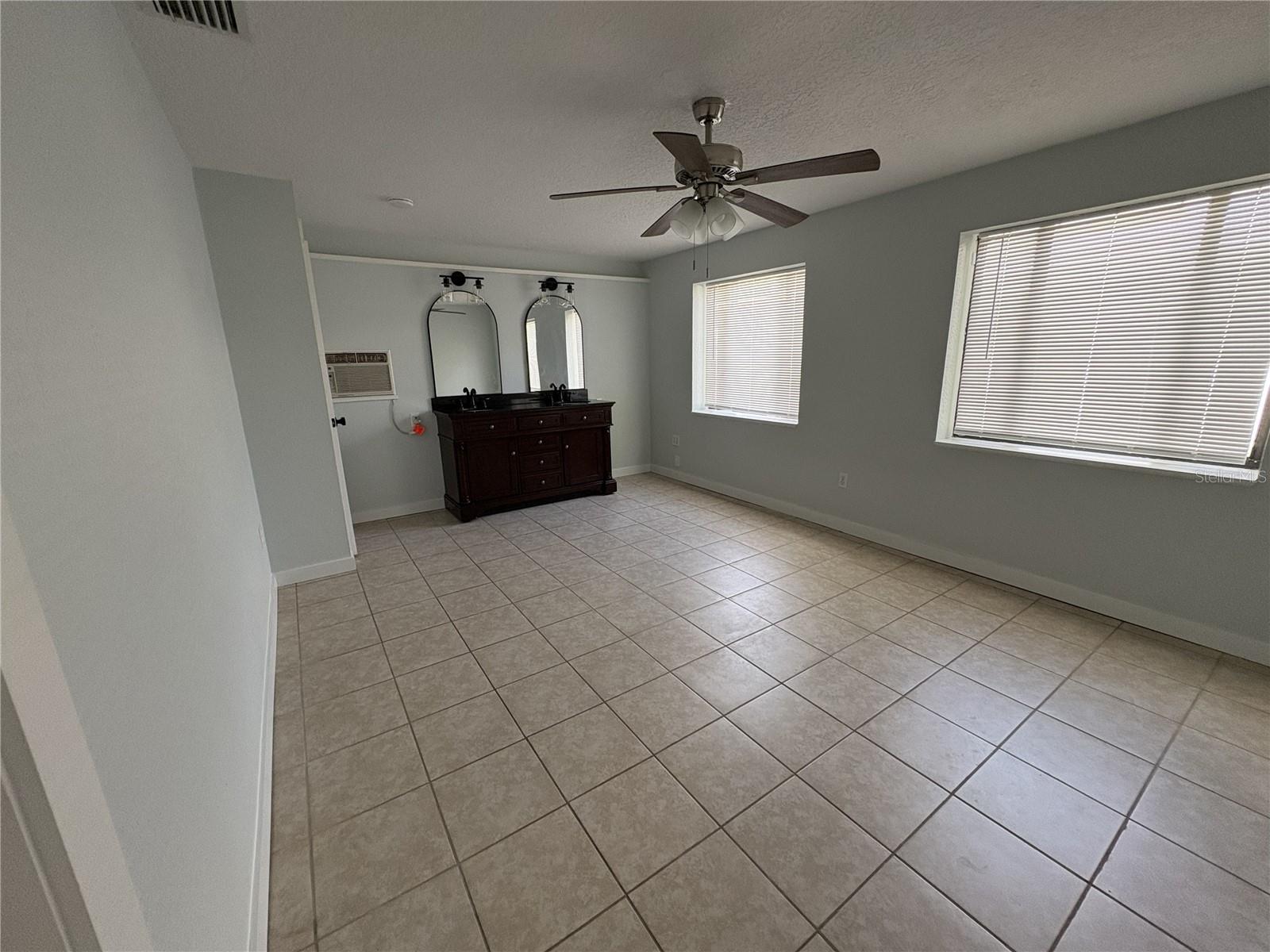 107 W GOLF LINKS AVENUE