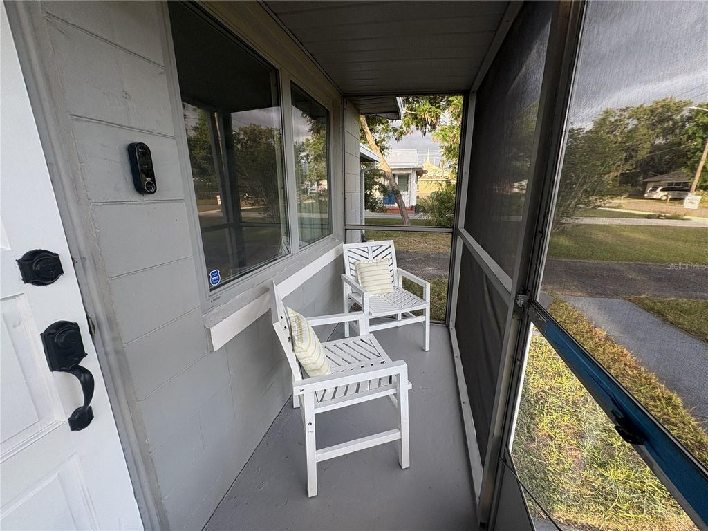 Photo of 107 W Golf Links Avenue, Eustis, FL 32726 (MLS # O6404044)