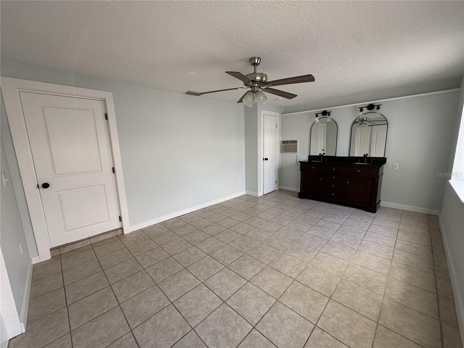107 W GOLF LINKS AVENUE