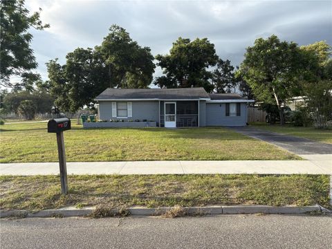 Photo of 107 W Golf Links Avenue, Eustis, FL 32726 (MLS # O6404044)