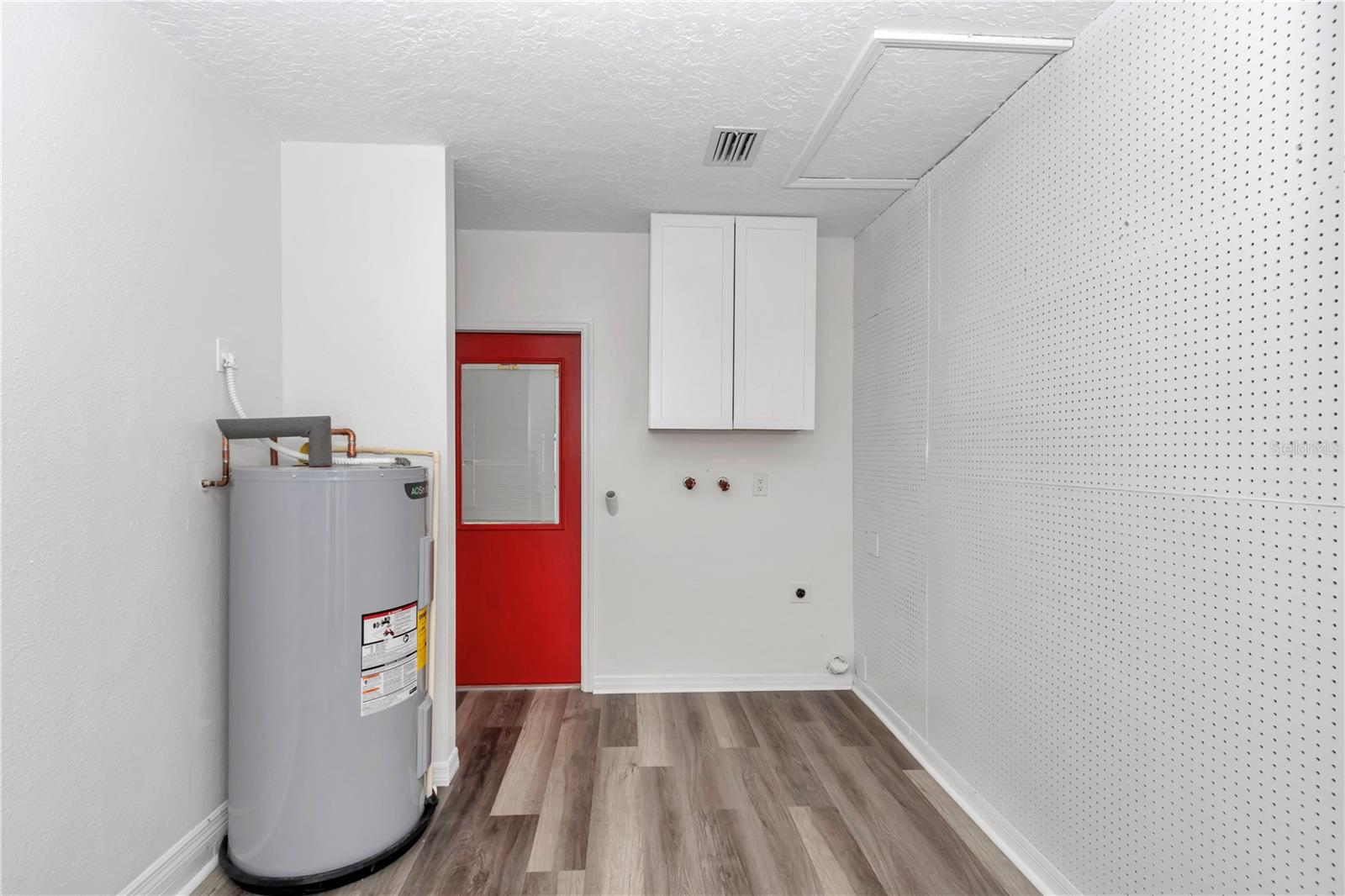 HICKORY HILL RETREATS UNIT 01 - Residential