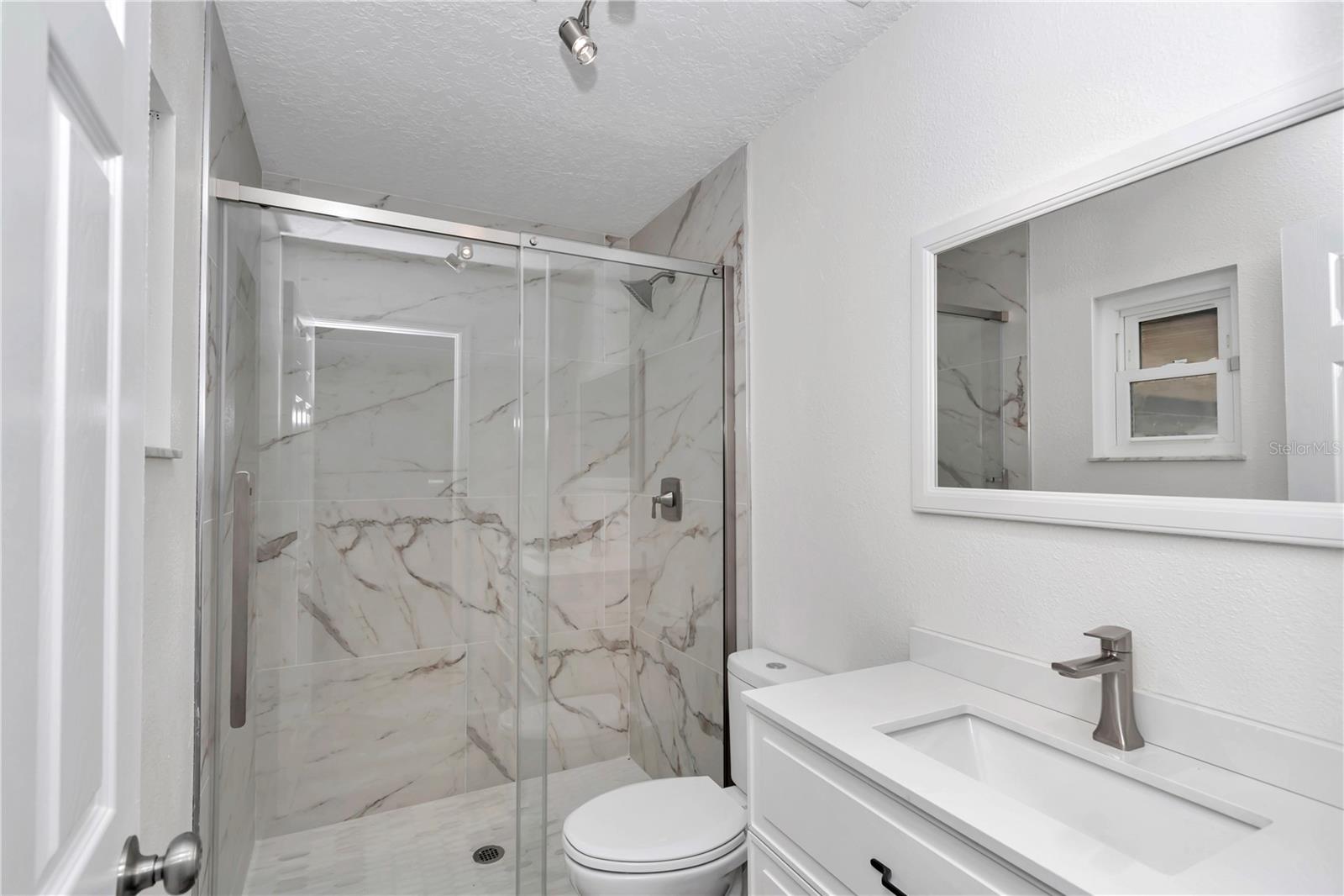 HICKORY HILL RETREATS UNIT 01 - Residential