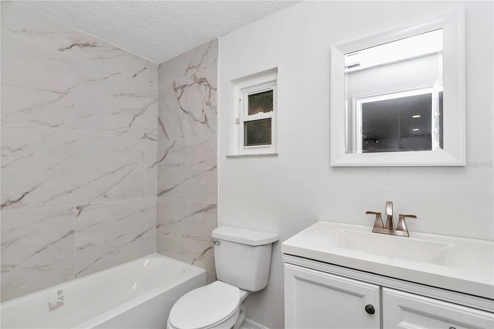 HICKORY HILL RETREATS UNIT 01 - Residential