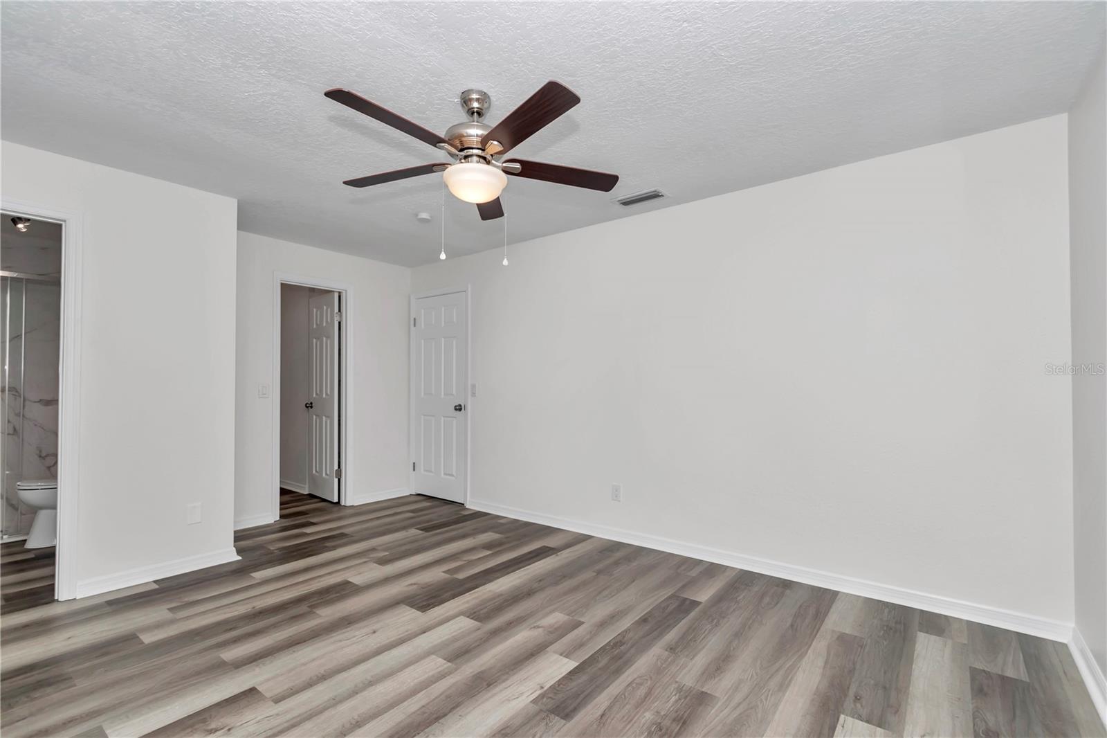 HICKORY HILL RETREATS UNIT 01 - Residential