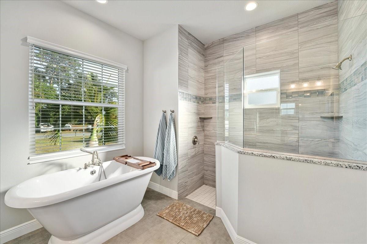 HIDDEN OAKS - Residential