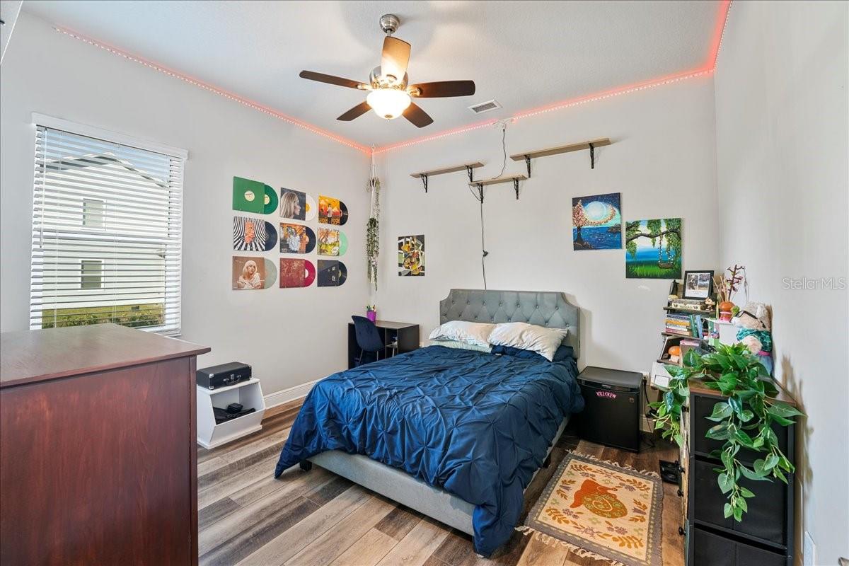 HIDDEN OAKS - Residential