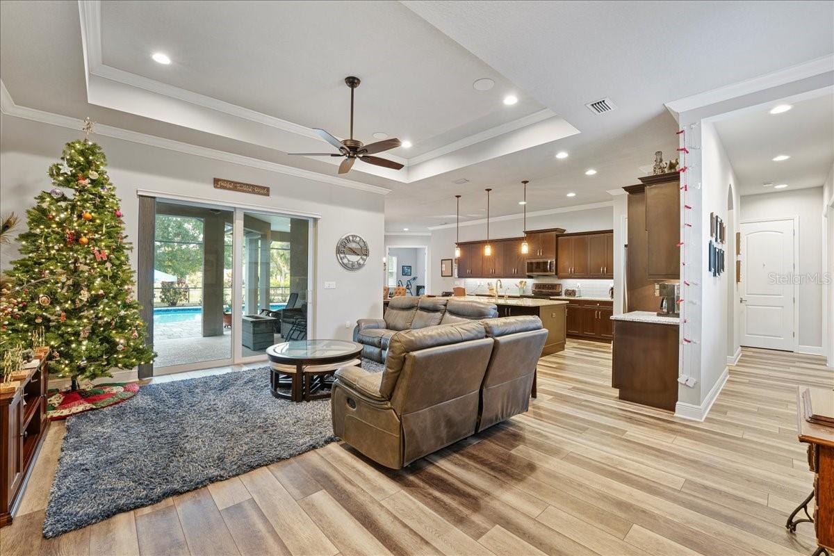 HIDDEN OAKS - Residential