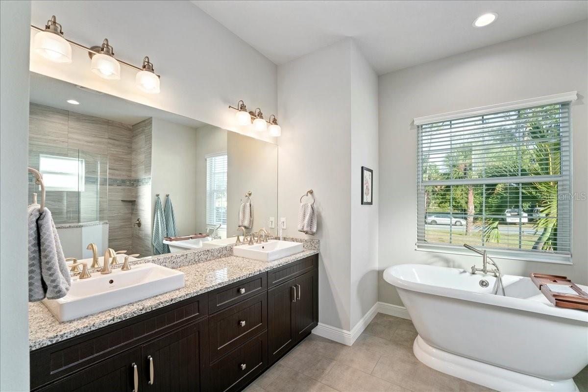 HIDDEN OAKS - Residential