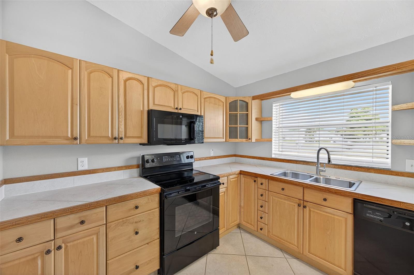 CORTEZ VILLAS CONDO 12 PH B - Residential