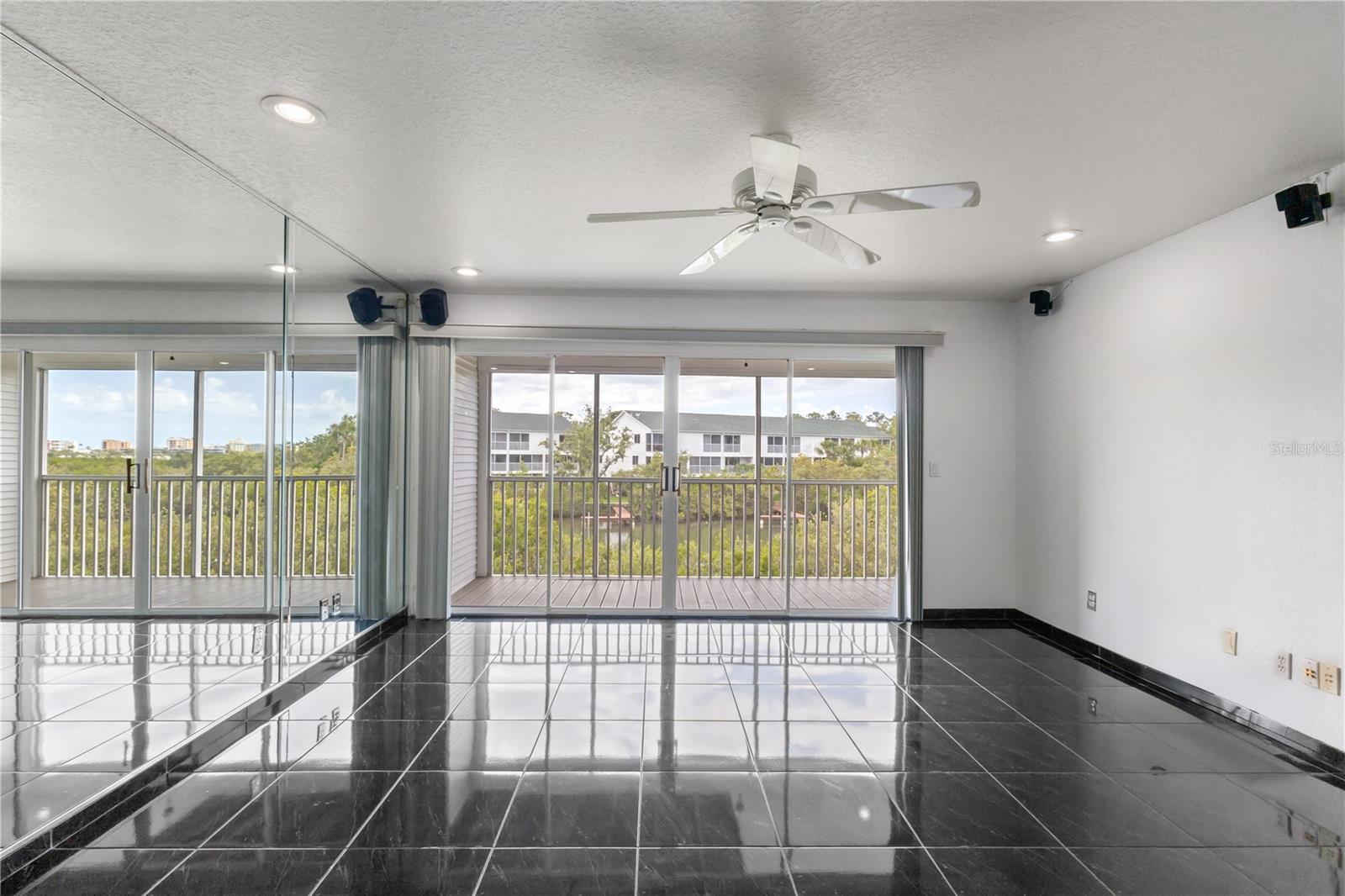 TARA CAY SOUND NORTH - Residential