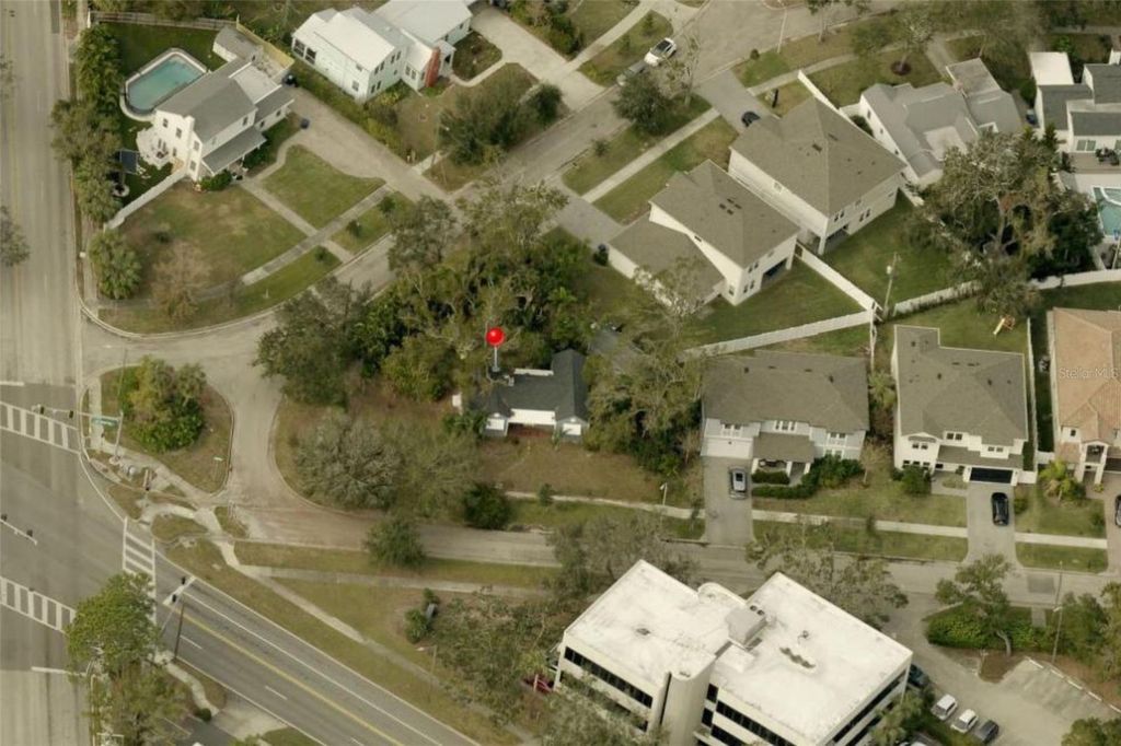 Photo of 215 S Beverly Avenue, Tampa, FL 33609 (MLS # TB8450976)