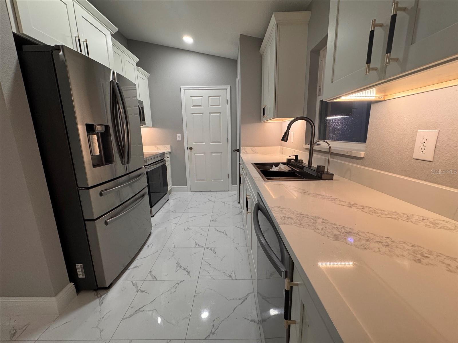 LAKE TROPICANA RANCHETTES - Residential