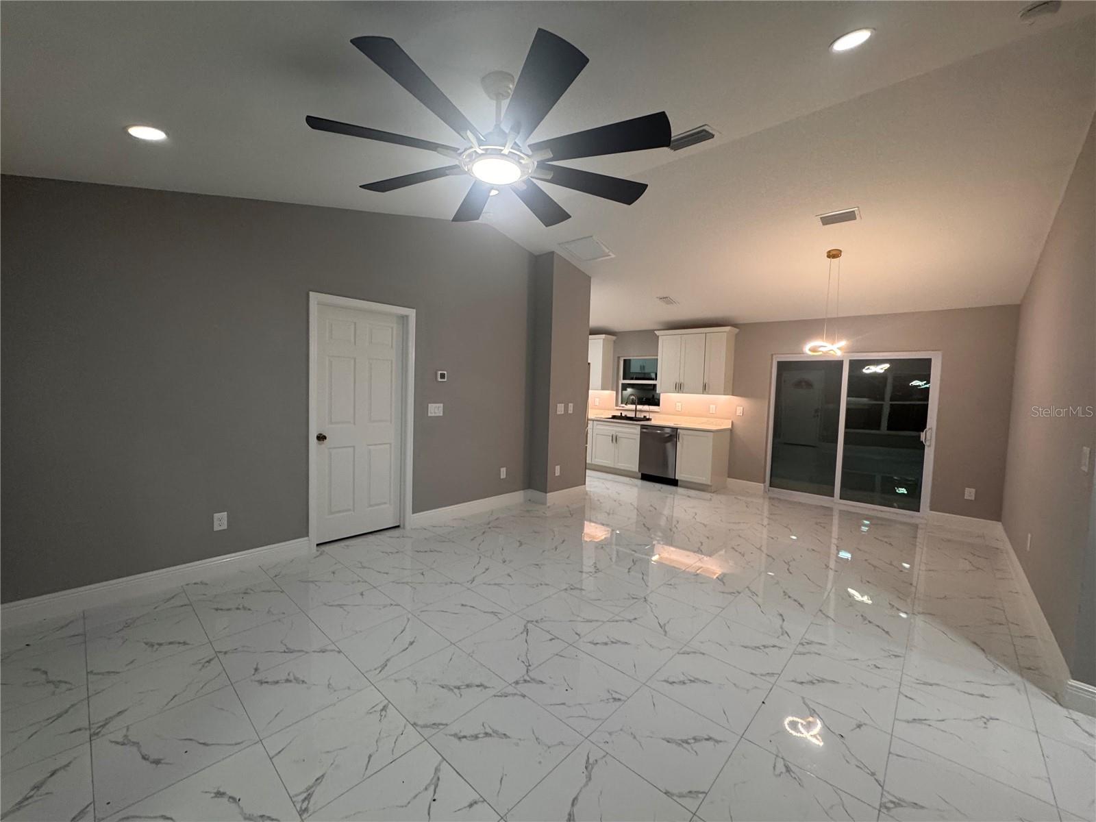 LAKE TROPICANA RANCHETTES - Residential