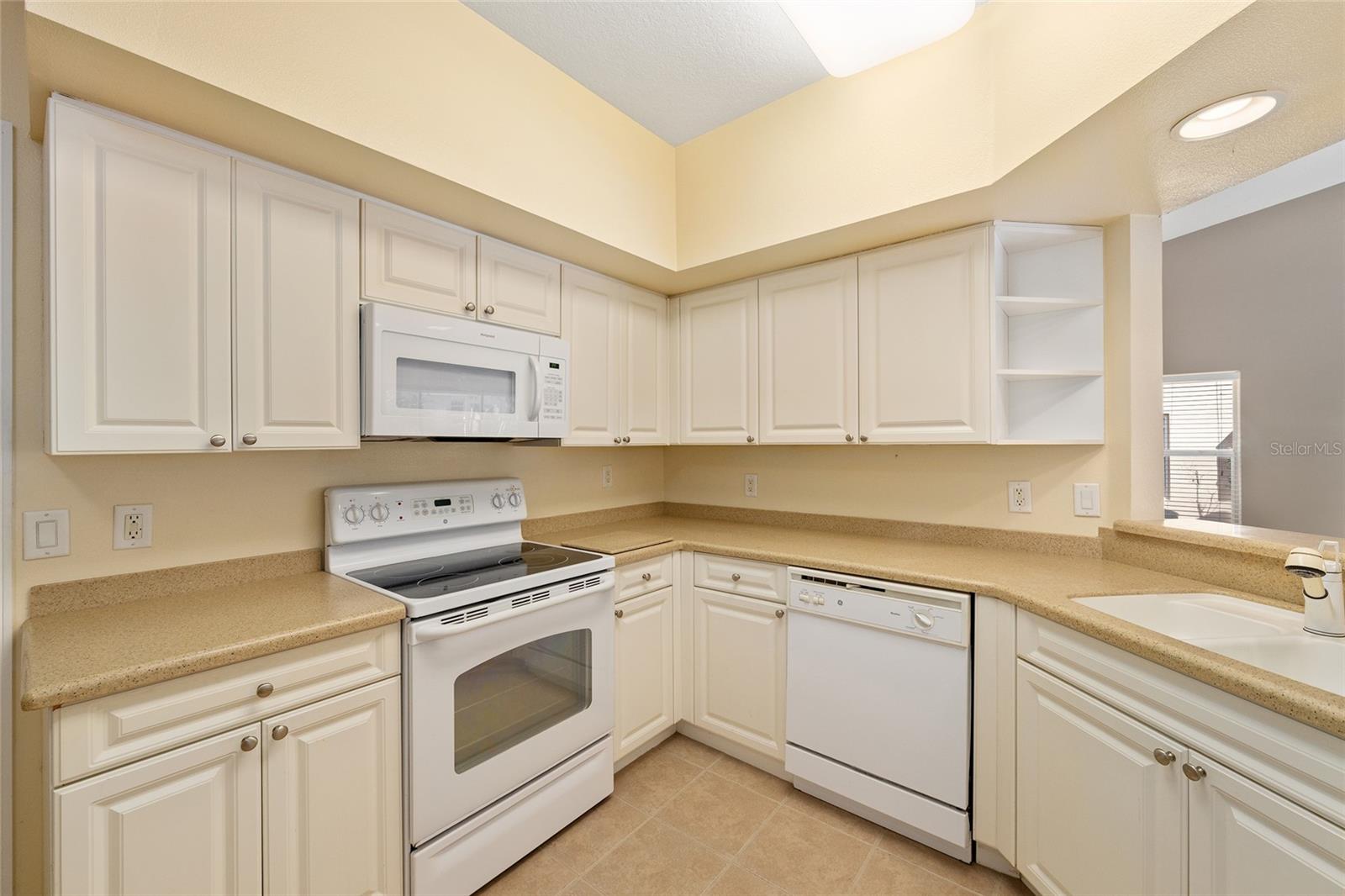 LAKESIDE LANDINGS - Residential