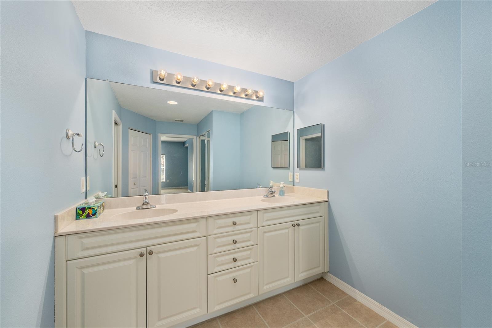 LAKESIDE LANDINGS - Residential