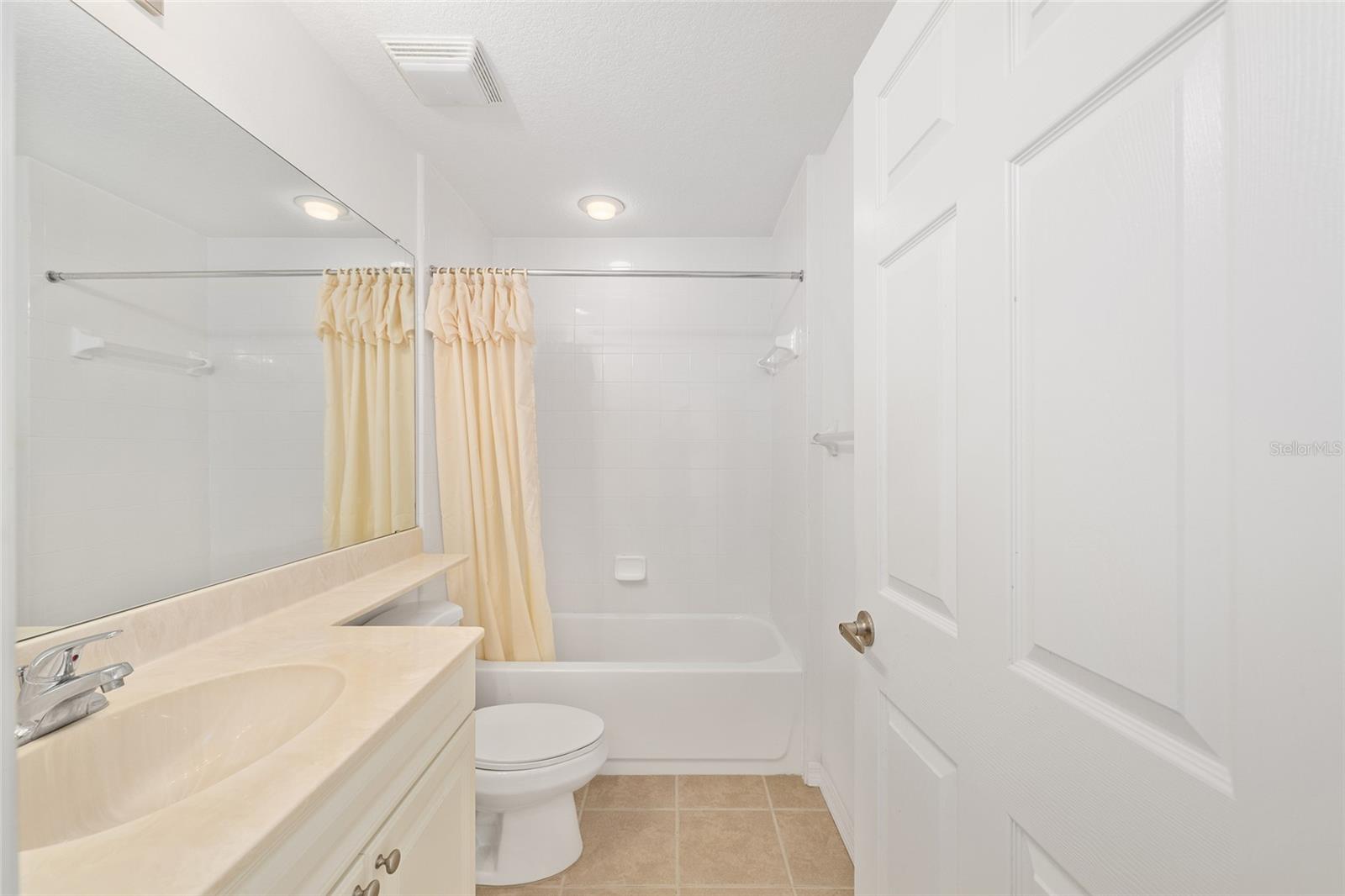 LAKESIDE LANDINGS - Residential