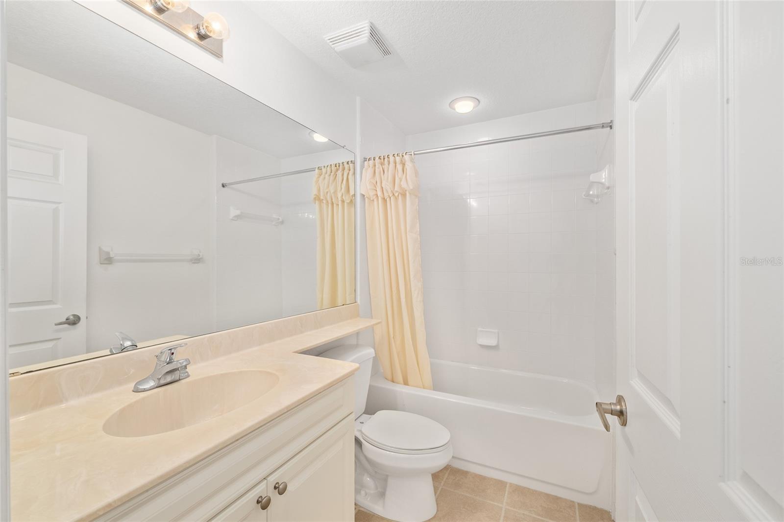 LAKESIDE LANDINGS - Residential