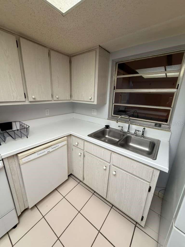 VENETIAN VILL REV TR H - Residential