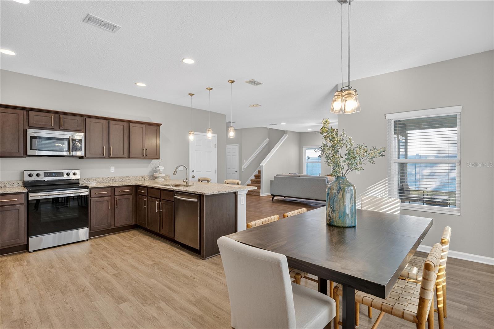 RIVER HOLLOW - Residential