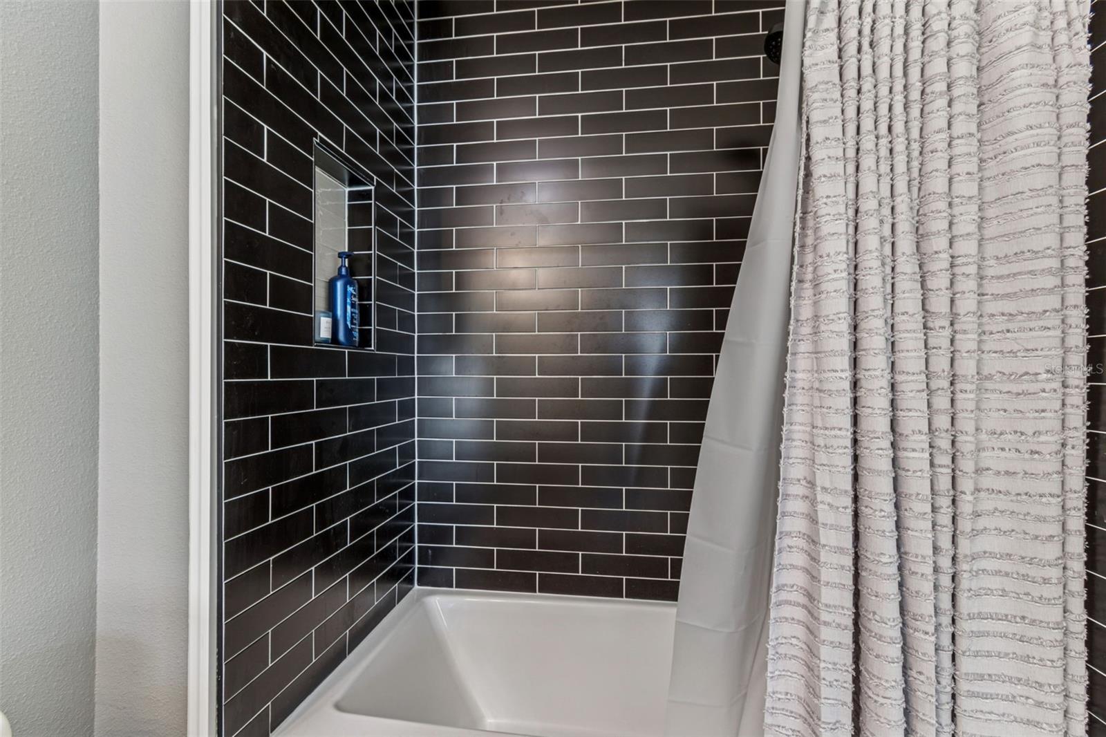 WHITTINGTON COURT TWNHMS - Residential Lease