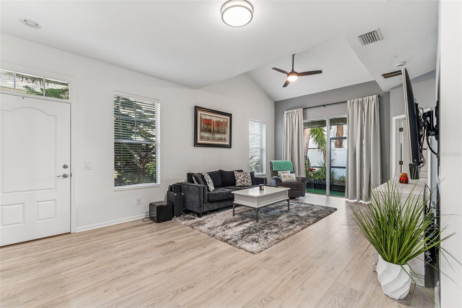 WHITTINGTON COURT TWNHMS - Residential Lease