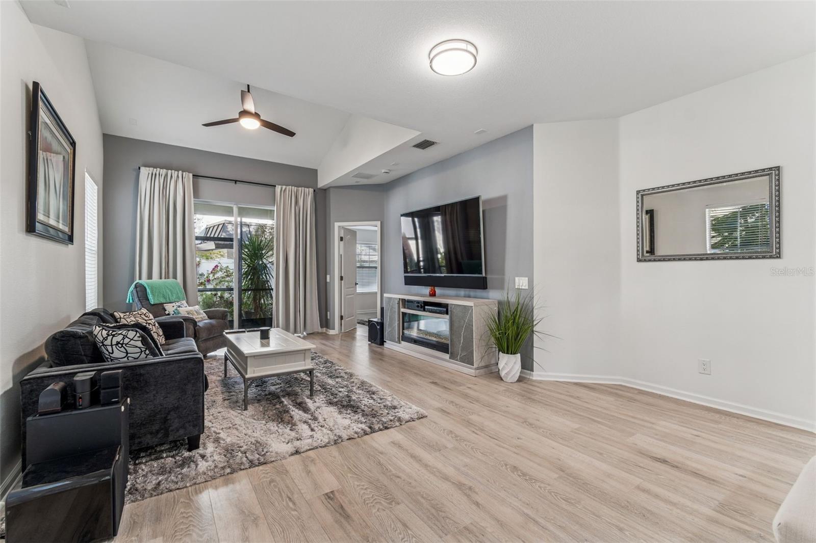 WHITTINGTON COURT TWNHMS - Residential Lease