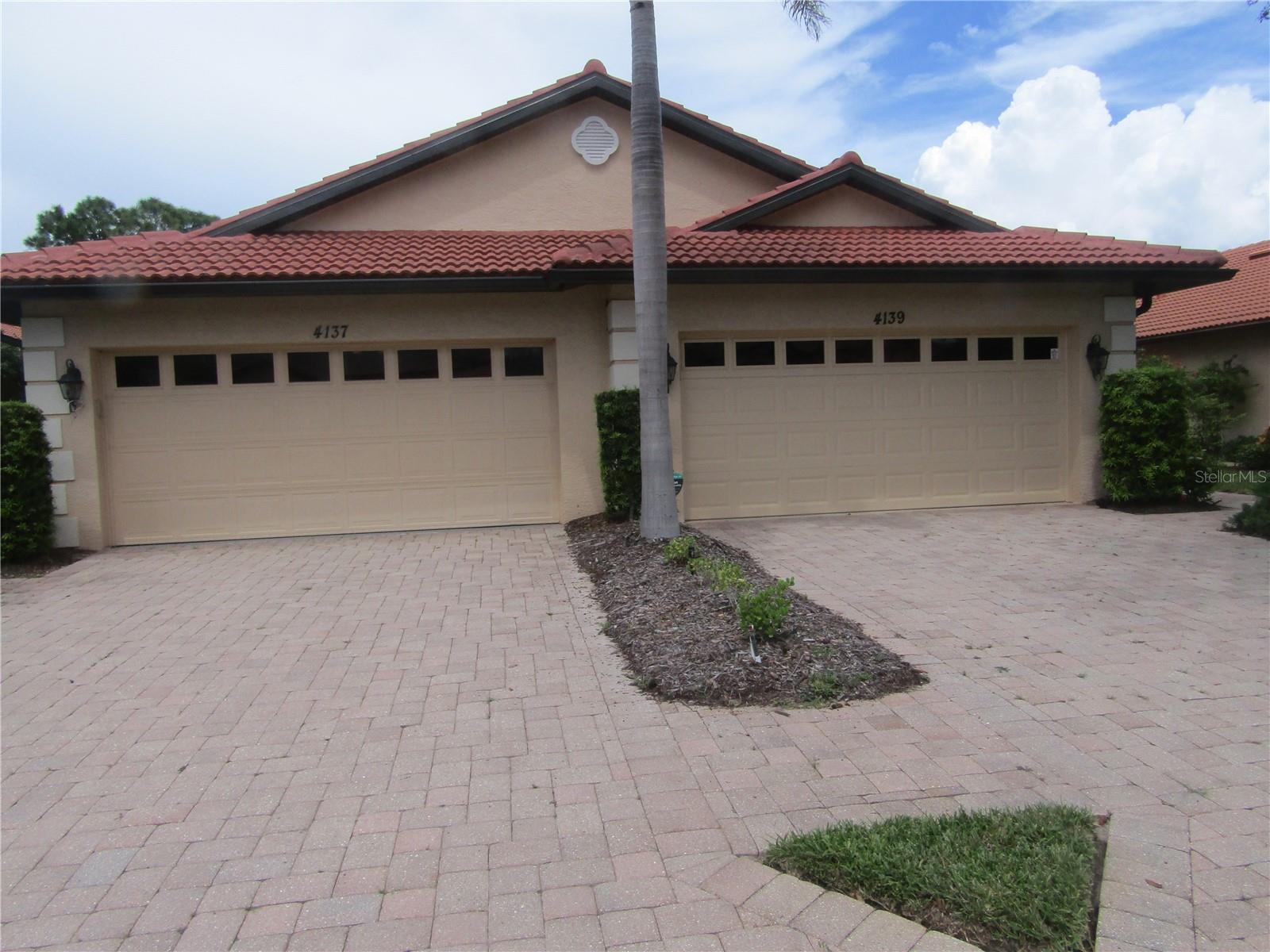 In the Heart of Venice, yet Gated and Quiet... This Villa is a 2 /2 with a Den and is located in Venetia. Amenities include 2 Community pools, Tennis ,Shuffleboard, Fitness Room and Clubhouse. Featuring a large open Dining/ Living Area and Family room. There is a Laundry room and a 2 car Garage. Just minutes to Manasota Beach, Wellen Park and the Island.
Includes Utilities
No Pets
No Vaping or Smoking