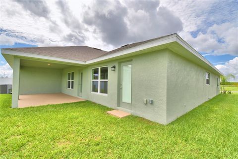 A home in AUBURNDALE