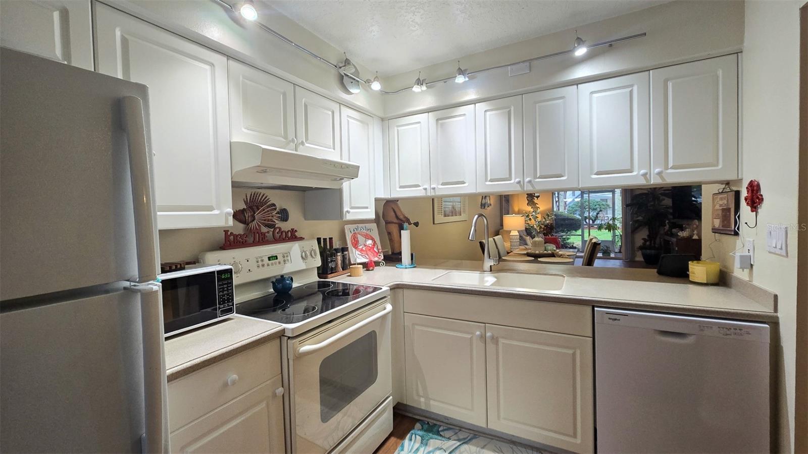 FLEUR DELIS CONDO - Residential