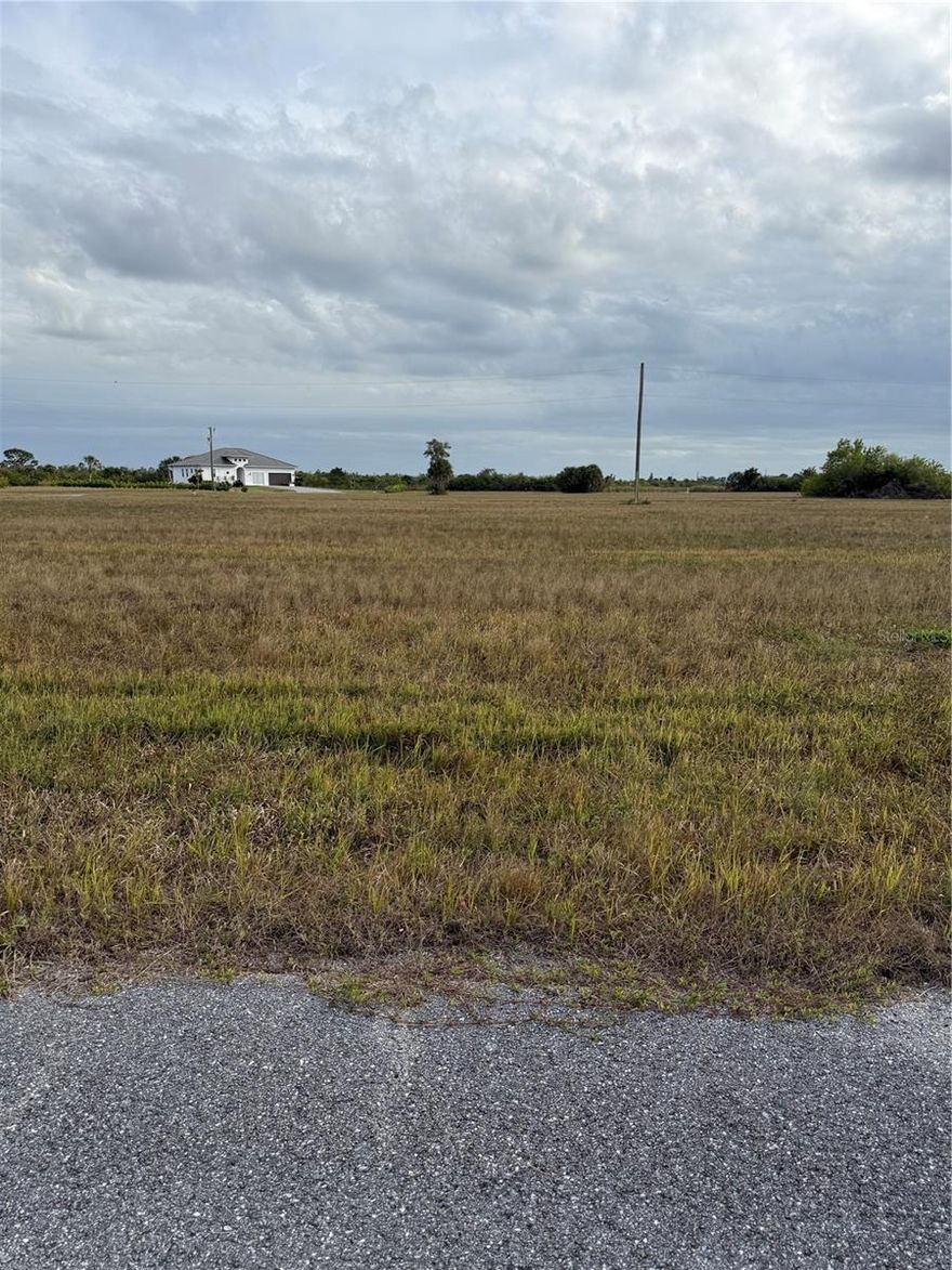 Calling all dream home builders and investors! This cleared lot on a cul-de-sac street in Rotonda Villas is a hidden gem with public water and sewer available. Set in a deed-restricted community with a low $145 annual fee, it's the perfect canvas for your vision. Explore the nearby barrier islands, indulge in Gulf Coast boating and fishing, and relax on the stunning beaches of Manasota Key and Boca Grande. Multiple golf courses, marina, boat storage facilities and shopping near by.