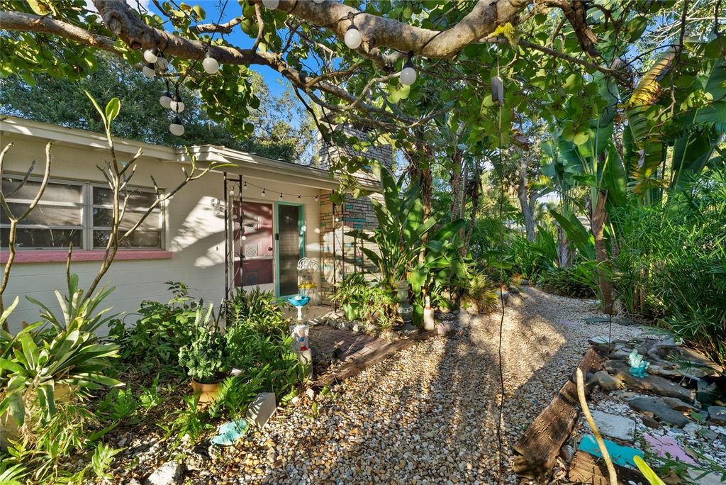 Photo of 2207 Hickory Avenue, Sarasota, FL 34234 (MLS # A4672659)