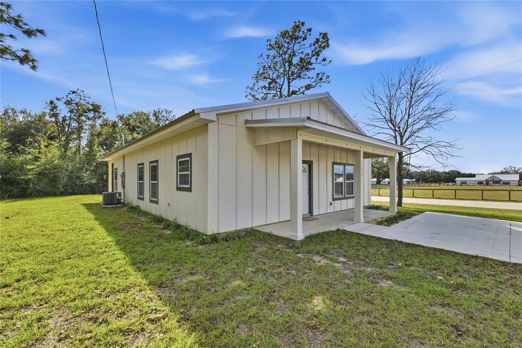 Photo of 15010 NE 3rd Place, Williston, FL 32696 (MLS # OM715638)