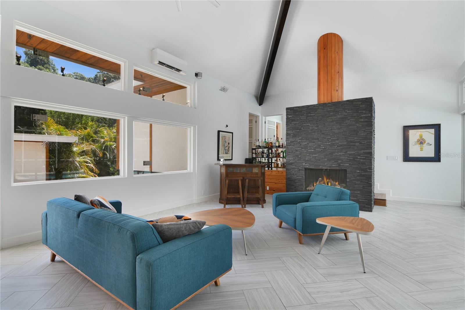Photo 12 of 48 of 2115 BELLEAIR ROAD house