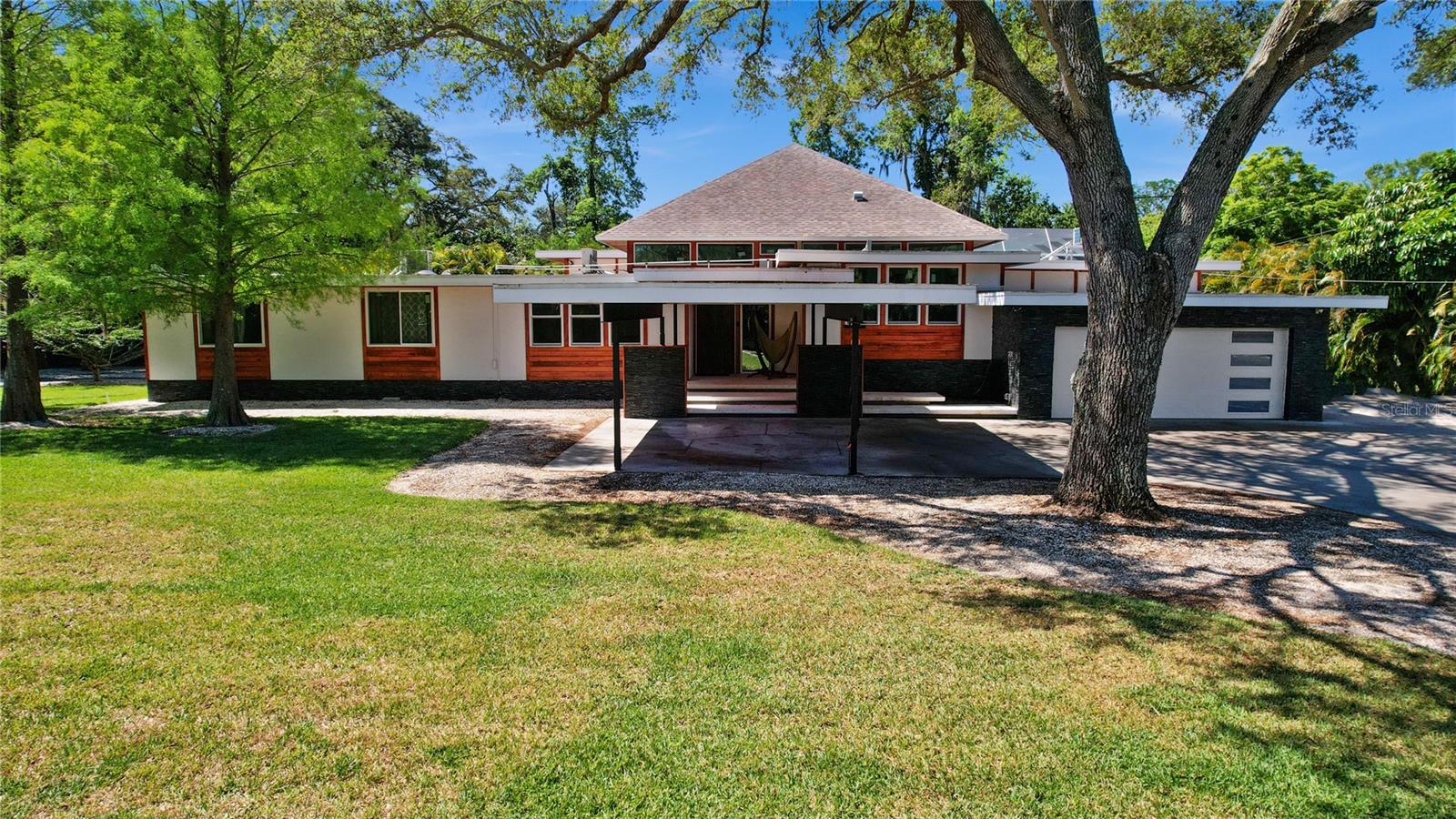 Photo 2 of 48 of 2115 BELLEAIR ROAD house