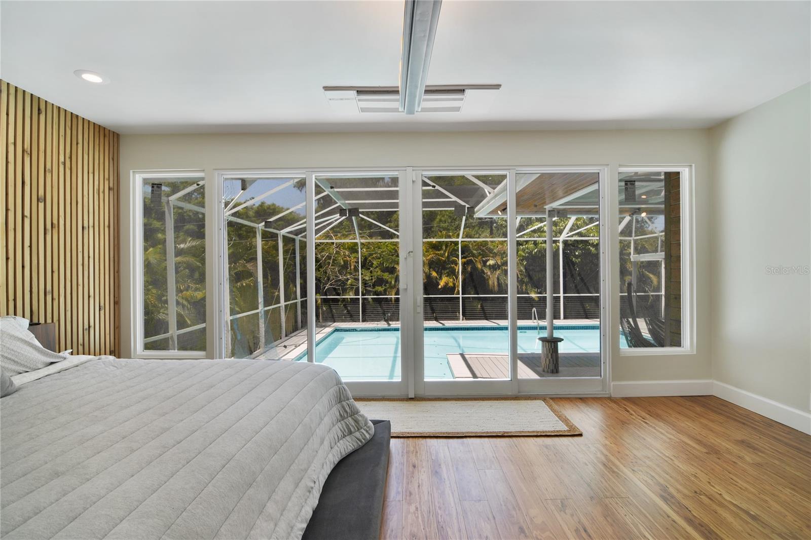 Photo 17 of 48 of 2115 BELLEAIR ROAD house