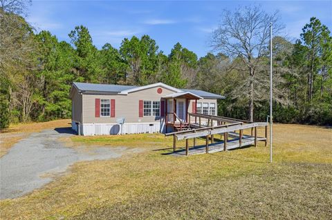 Photo of 44326 Woodland Circle, Callahan, FL 32011 (MLS # O6389276)