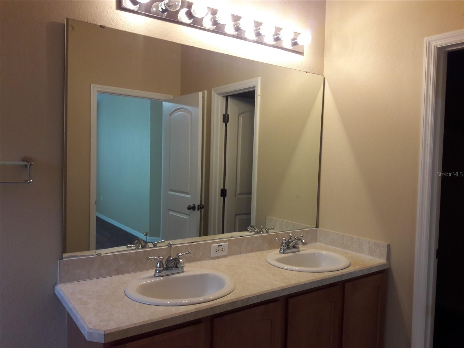 EAGLE PALM PH 1 - Residential Lease