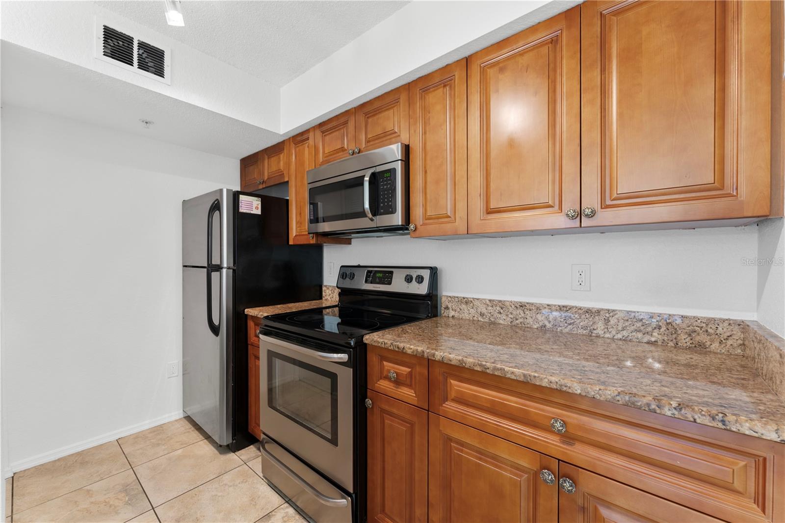 VILLAS DEL SOL AT KISS CONDO - Residential Lease