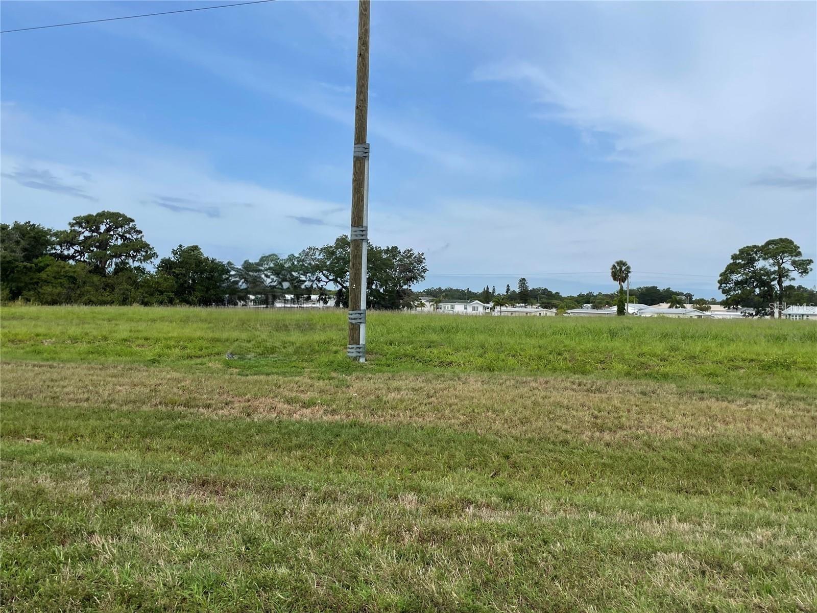 7.65 acres of Prime Commercial Land in close proximity of the I-275 Interstate at US Hwy 41N! The property, in fast growing Palmetto, is 2.4 miles from the I-75 and I-275 intersection and only 0.5 miles from exit #2 of I-275. This parcel is already Zoned PD-I and has ~ 610 feet direct frontage on US Hwy 41N. FDOT reports an average daily traffic count at 33,000, two years ago, in 2021.This area is in explosive growth in it's proximity to the bustling I-75 corridor and zoned for a broad base of commercial businesses. This property is ideally situated only 20 miles to either of the vibrant downtowns of St. Petersburg or Sarasota and is only 17 miles from the Sarasota-Bradenton International airport. Seller will consider dividing. Approximately 2.5 acres of Outparcels are available along US Hwy 41N as well.