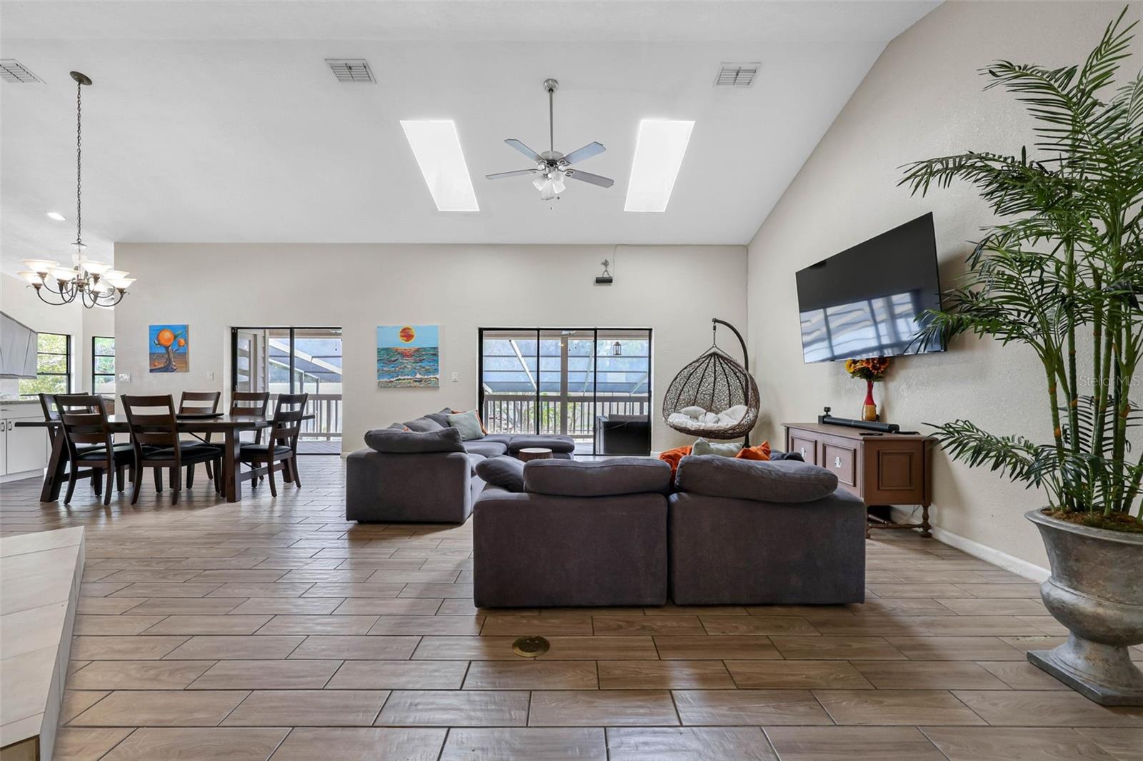 PINE LAKE - Residential