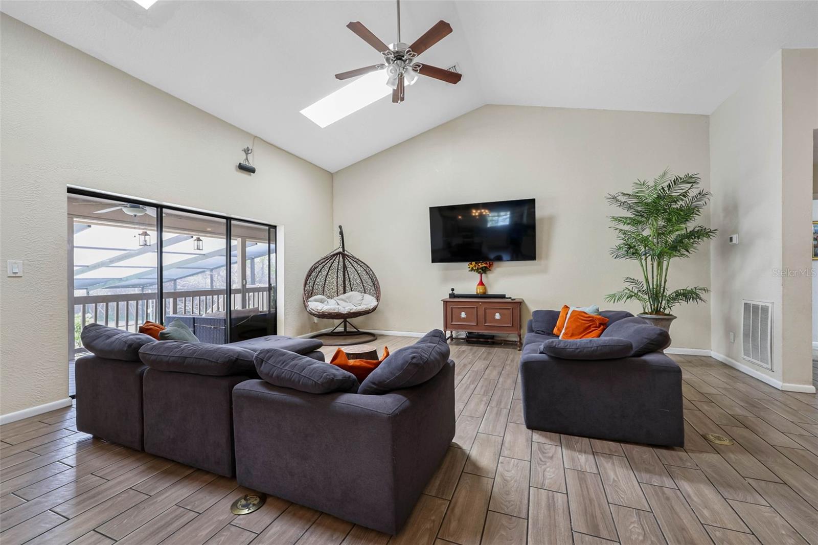 PINE LAKE - Residential