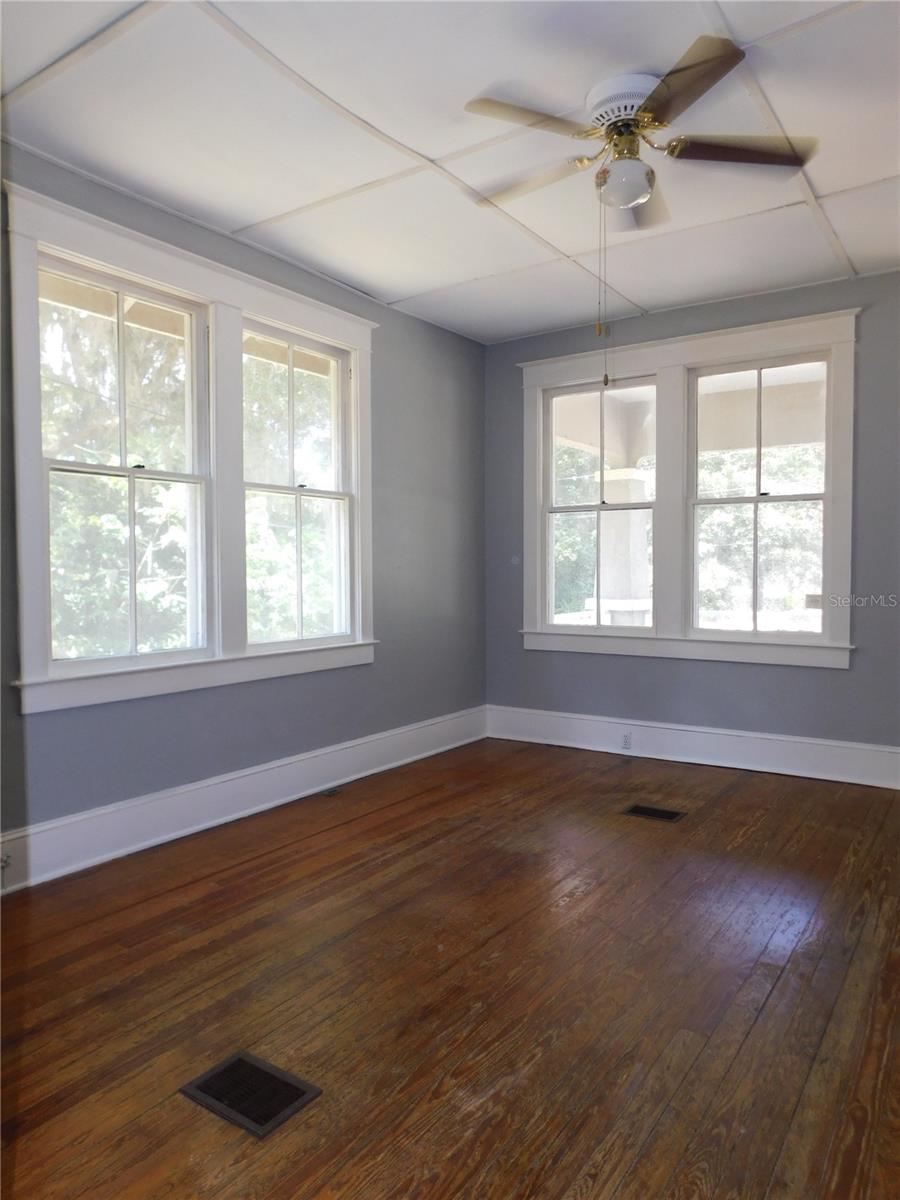 541 NE 11TH STREET