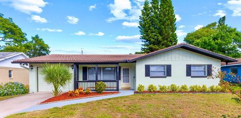 Photo of 1073 Kenwood Drive, Dunedin, FL 34698 (MLS # O6349559)