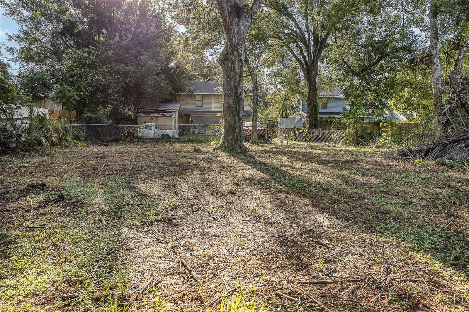 SULPHUR HILL - Land
